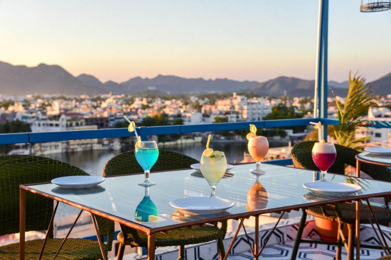 Hotel Casa By The Lake อุเดเปอร์ ภายนอก รูปภาพ