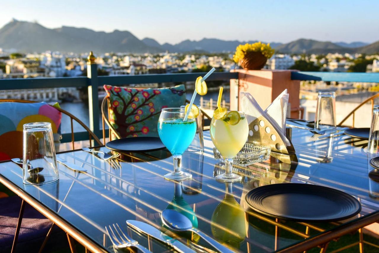 Hotel Casa By The Lake อุเดเปอร์ ภายนอก รูปภาพ
