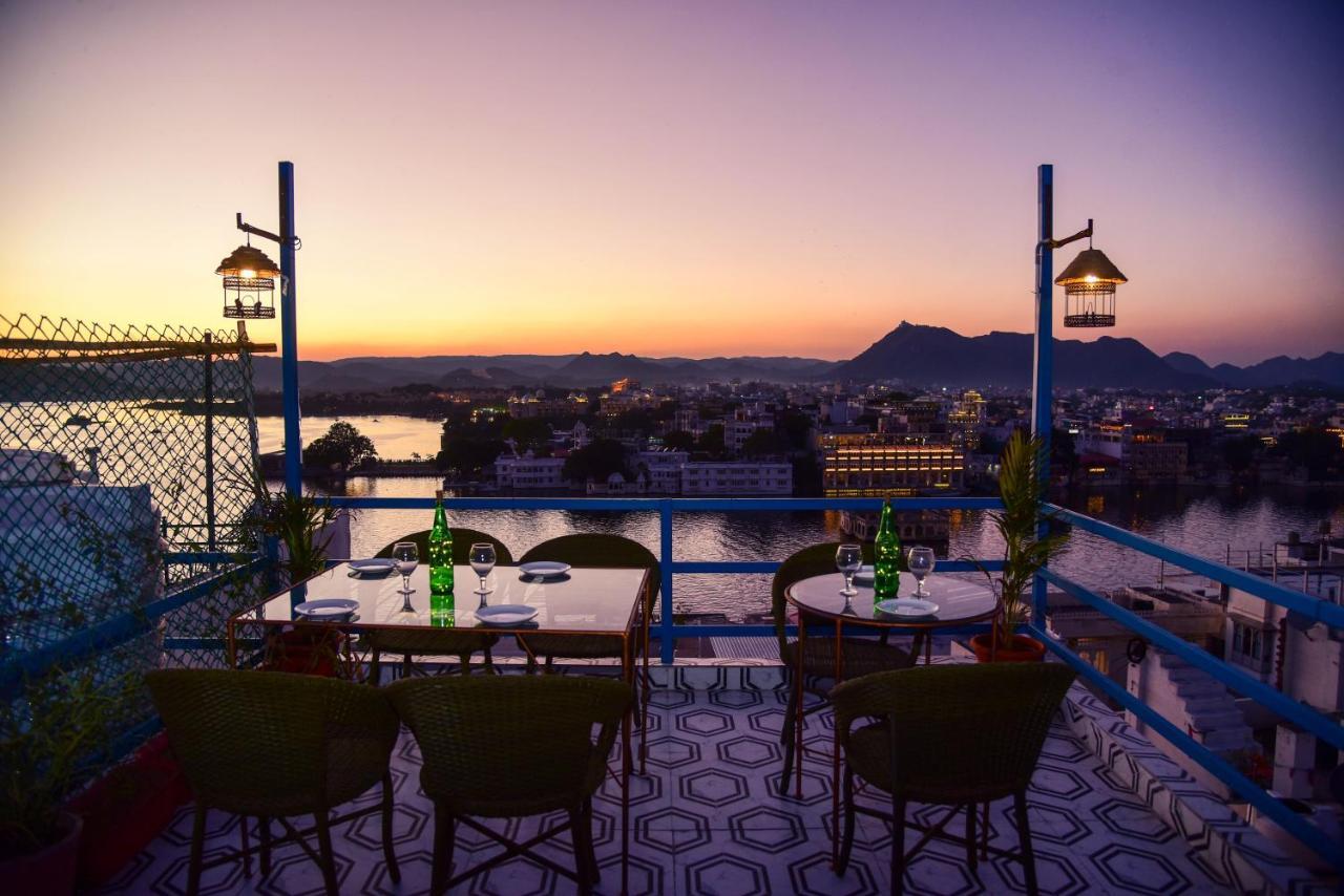 Hotel Casa By The Lake อุเดเปอร์ ภายนอก รูปภาพ