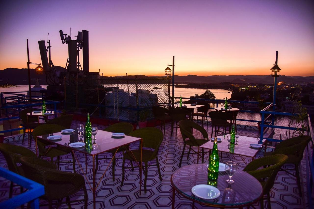 Hotel Casa By The Lake อุเดเปอร์ ภายนอก รูปภาพ