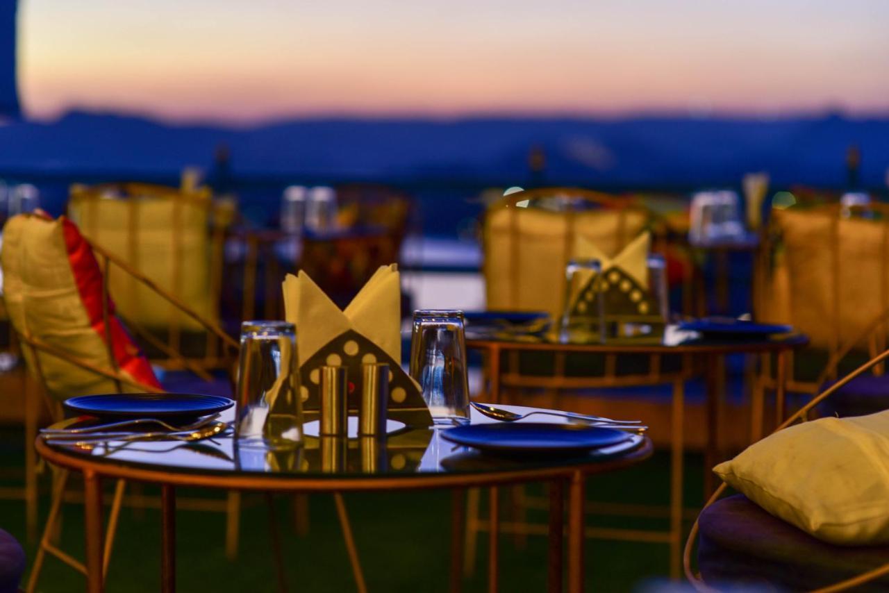 Hotel Casa By The Lake อุเดเปอร์ ภายนอก รูปภาพ
