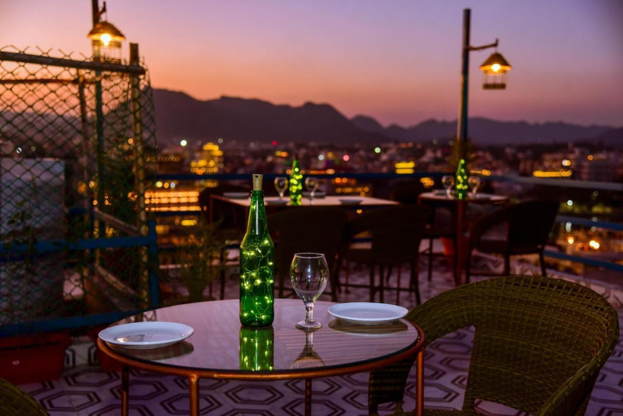Hotel Casa By The Lake อุเดเปอร์ ภายนอก รูปภาพ
